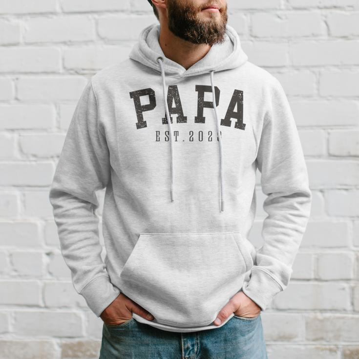 Mens Papa Est 2023 Papa To Be Gifts New Grandfather Fathers Day Hoodie Gifts for Him
