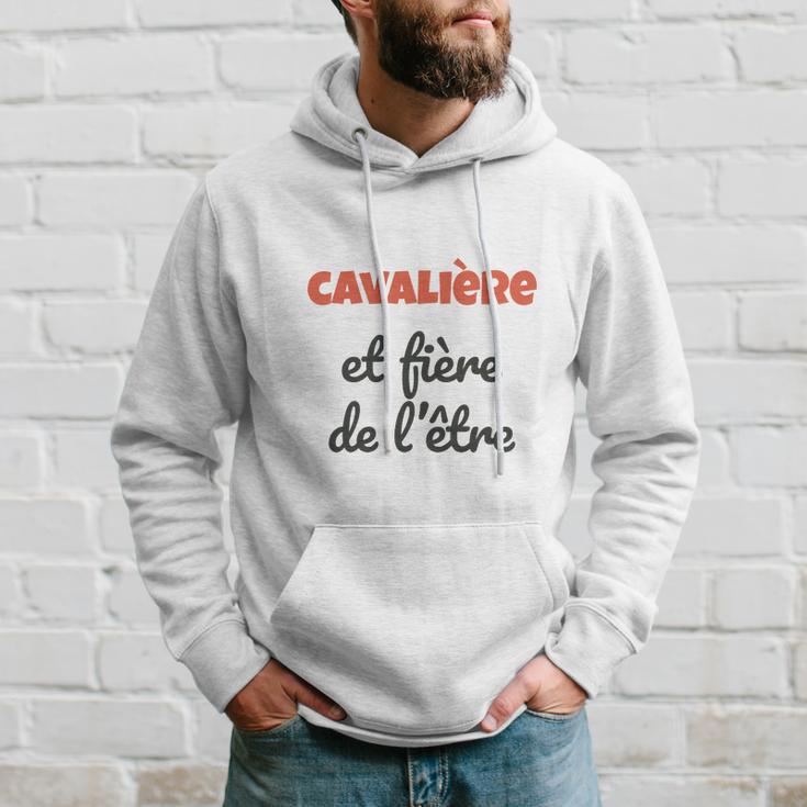 Weißes Hoodie CAVALIÈRE et fière de l'être für Reitsportfans Geschenke für Ihn