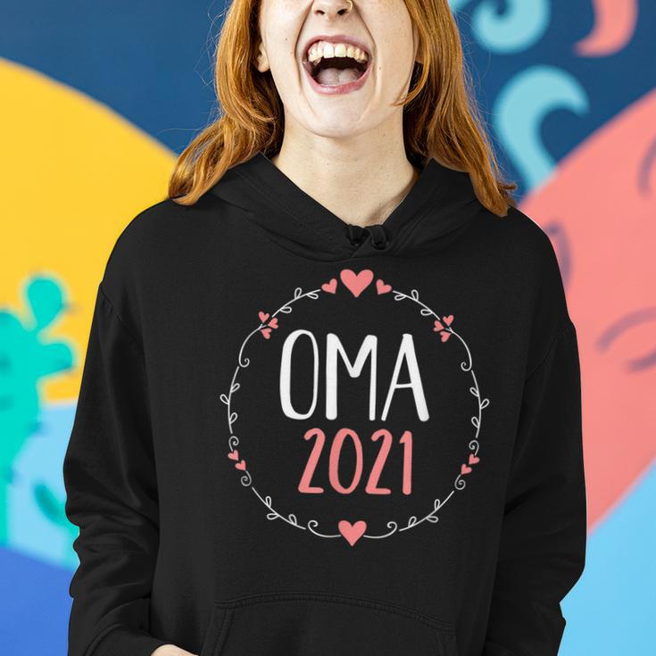 Oma 2021 Hoodie Schwarz mit Herzen & Kranz-Design, Geschenk für Großmütter Geschenke für Sie