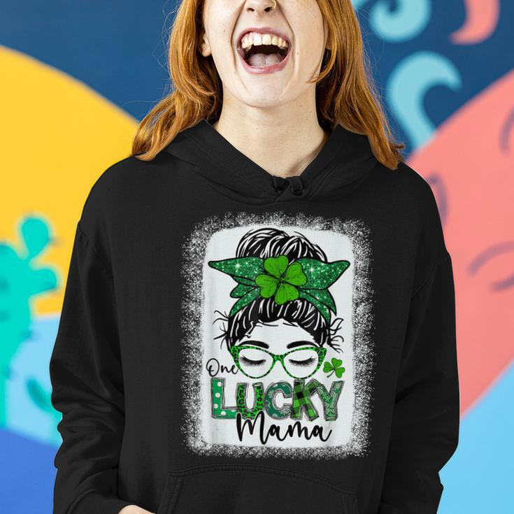 One Lucky Mama St Patricks Day Messy Bun Leopard Bandana Women Hoodie Gifts for Her