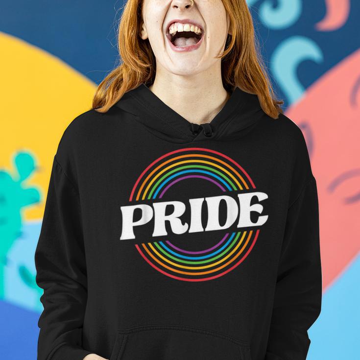 Unisex Schwarzes Hoodie, Regenbogen PRIDE Schriftzug, Mode für LGBT+ Geschenke für Sie