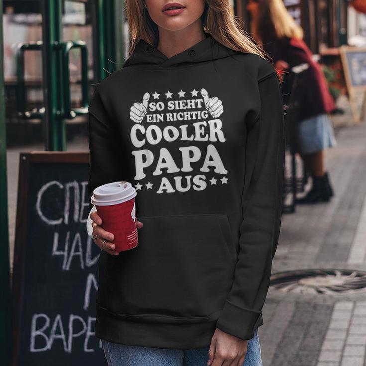 Herren So Sieht Ein Richtig Cooler Papa Aus Vatertag Mann Frauen Hoodie Lustige Geschenke