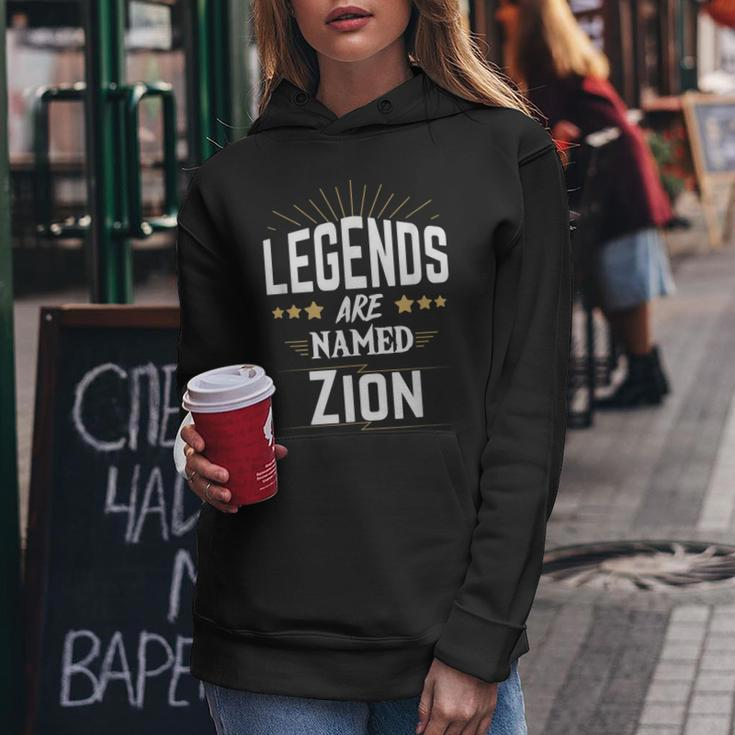 Personalisiertes Hoodie Legends are named Zion, Ideal für Gedenktage Lustige Geschenke