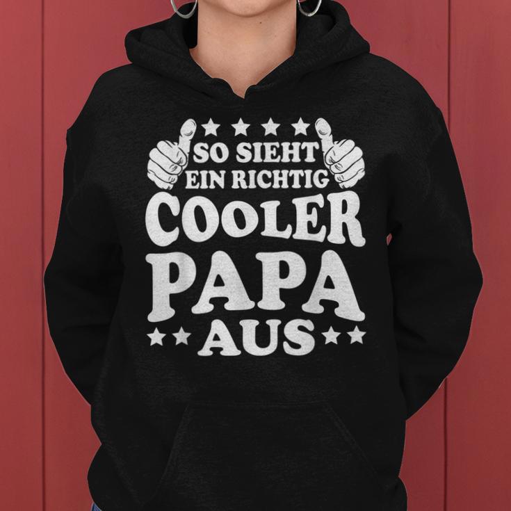 Herren So Sieht Ein Richtig Cooler Papa Aus Vatertag Mann Frauen Hoodie