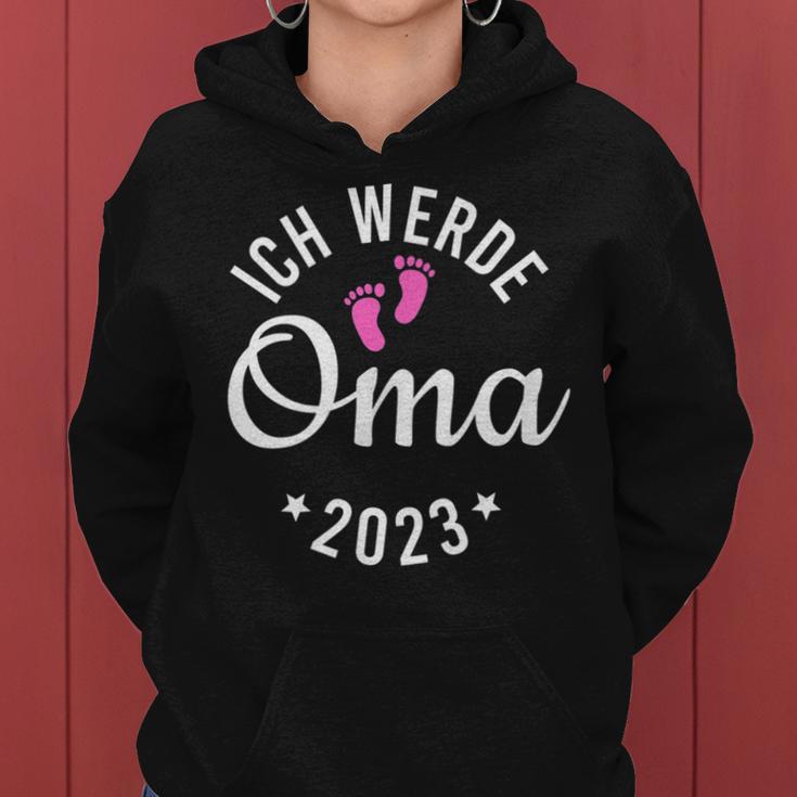 Ich Werde Oma 2023 Hoodie, Lustiges Oberteil mit Fußabdrücken