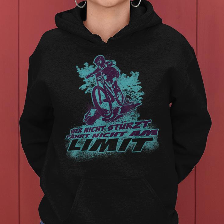 Wer Nicht Stürzt Fährt Nicht Am Limit Mountainbike Bike Mtb Frauen Hoodie