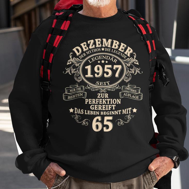 65 Geburtstag Geschenk Mann Mythos Legende Dezember 1957 Sweatshirt Geschenke für alte Männer