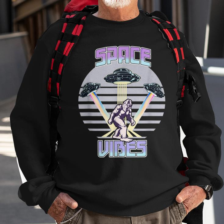 Bigfoot-Ufo-Entführung Im Vintage-Stil Alien Space Vibes Sweatshirt Geschenke für alte Männer