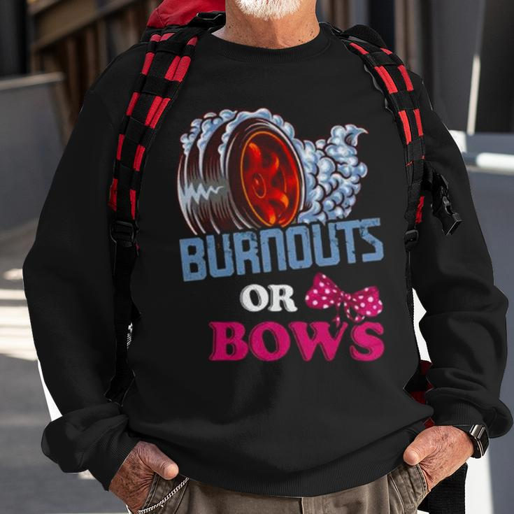 Burnouts Or Bows Gender Reveal – Dad Mom Witty Party Sweatshirt Gifts for Old Men