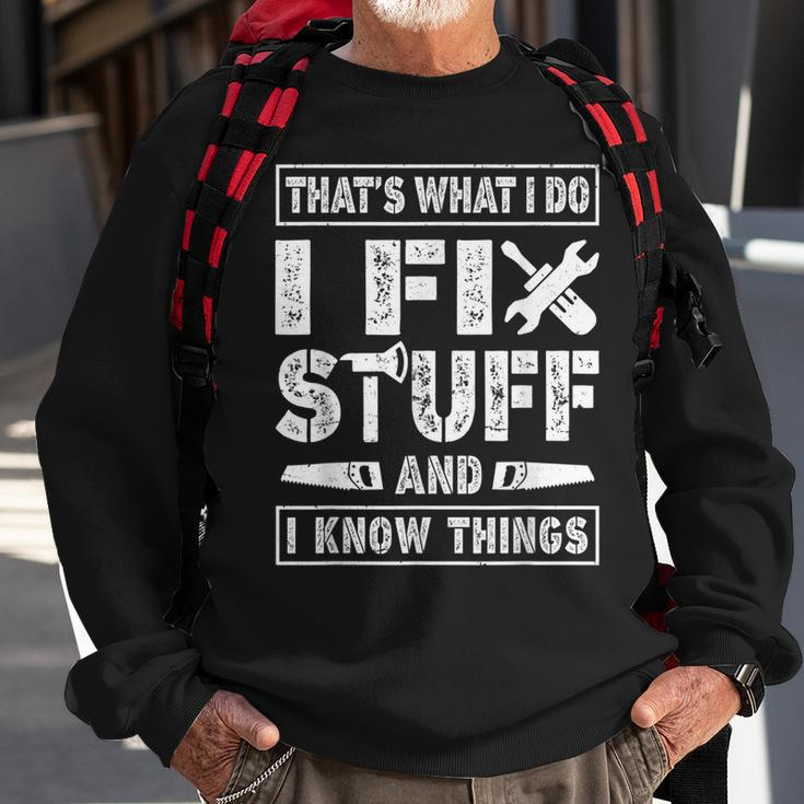 Funny Saying Thats What I Do I Fix Stuff & I Know Things Sweatshirt Gifts for Old Men