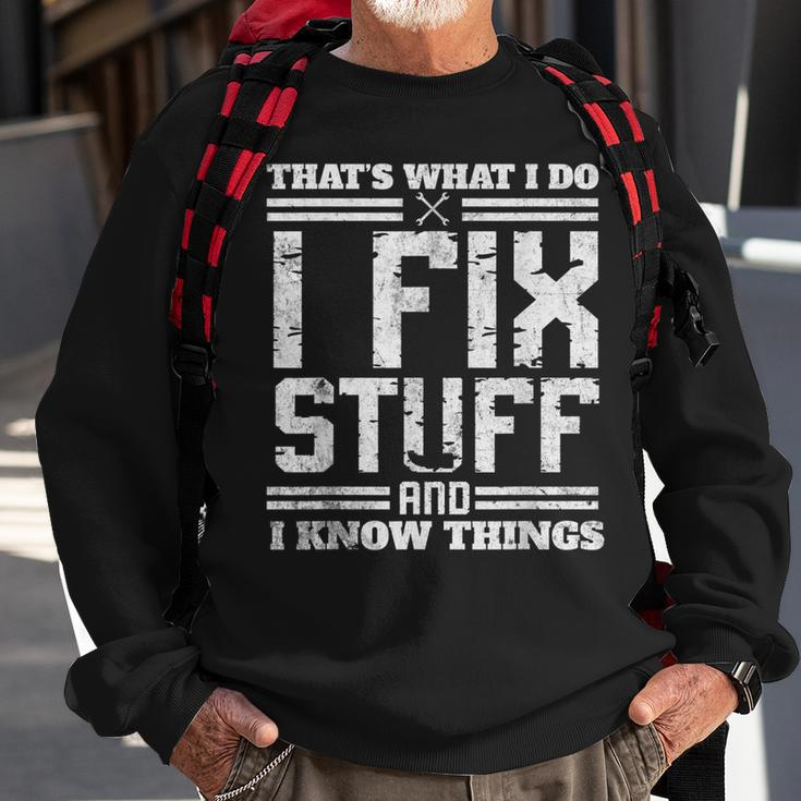 I Fix Stuff And I Know Things Thats What I Do Funny Saying Sweatshirt Gifts for Old Men