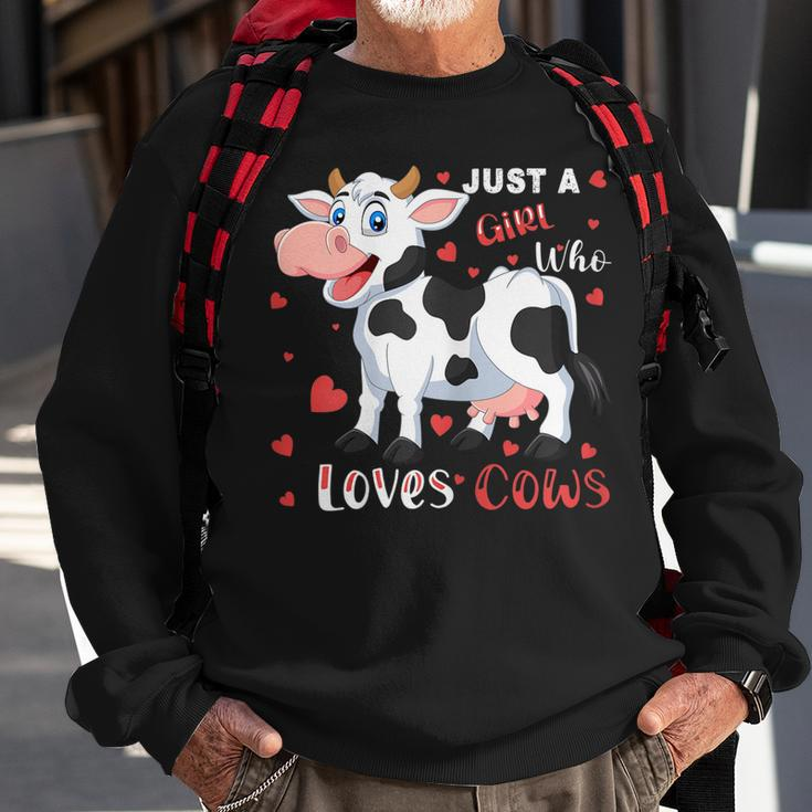 Just A Girl Who Loves Cows Design For A Girl Loves Cows Sweatshirt Gifts for Old Men