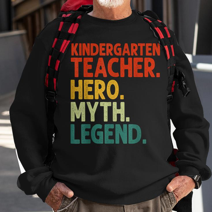 Kindergarten Lehrer Held Mythos Legende Vintage Lehrertag Sweatshirt Geschenke für alte Männer