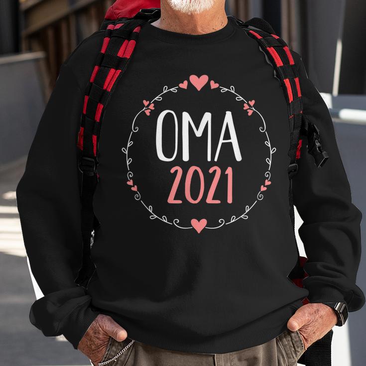 Oma 2021 Sweatshirt Schwarz mit Herzen & Kranz-Design, Geschenk für Großmütter Geschenke für alte Männer