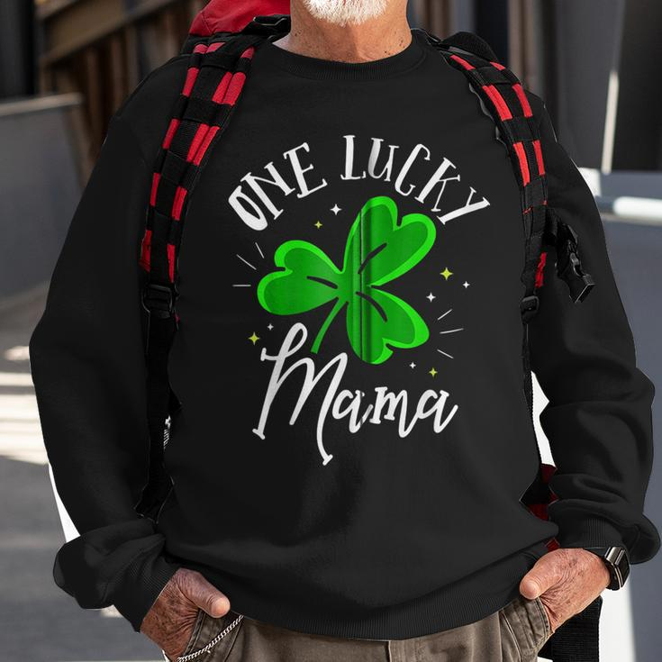 One Lucky Mama St Patricks Day Leaf Clover St Paddys Day Sweatshirt Gifts for Old Men