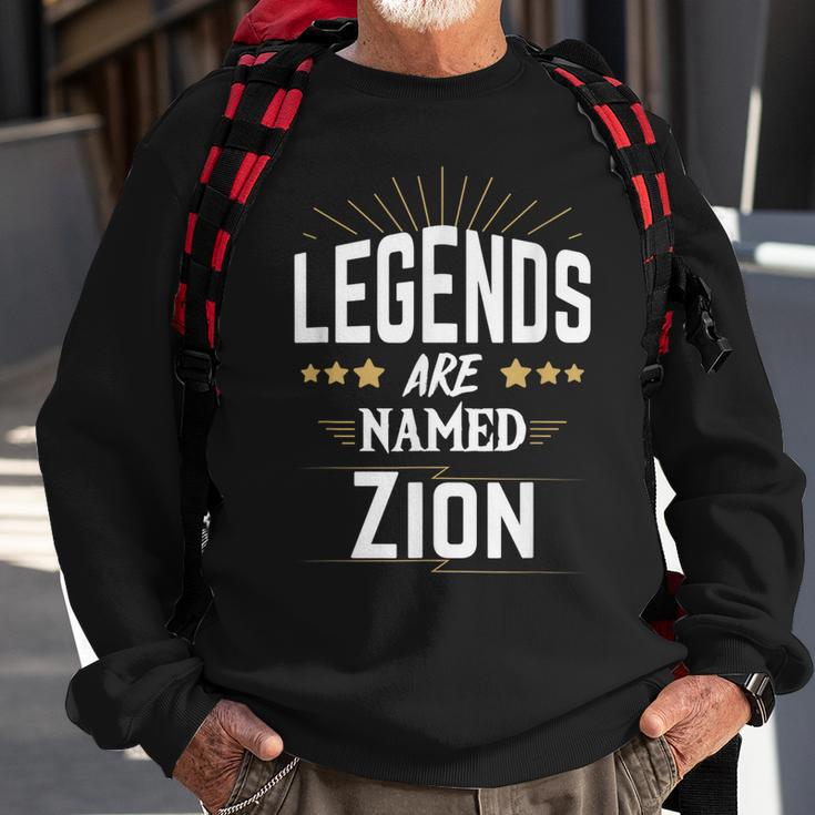 Personalisiertes Sweatshirt Legends are named Zion, Ideal für Gedenktage Geschenke für alte Männer