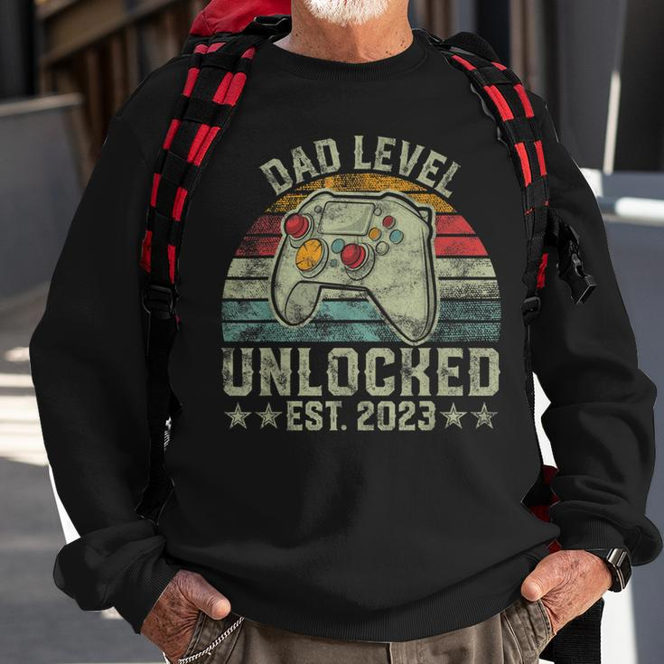 Retro Dad Level Unlocked Est 2023 - Funny New Dad Sweatshirt Gifts for Old Men