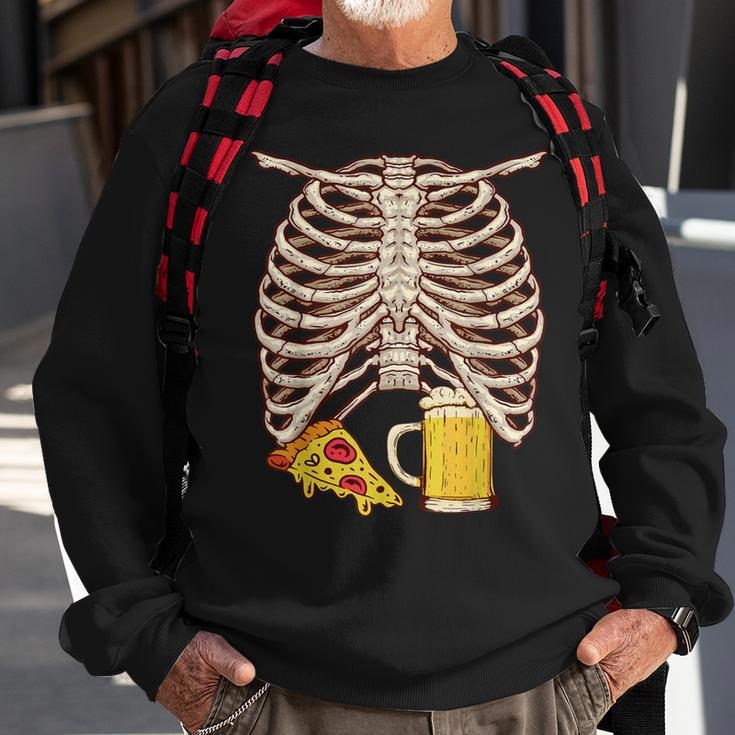 Skelett Rippenkäfig Pizza Und Bier Sweatshirt Geschenke für alte Männer