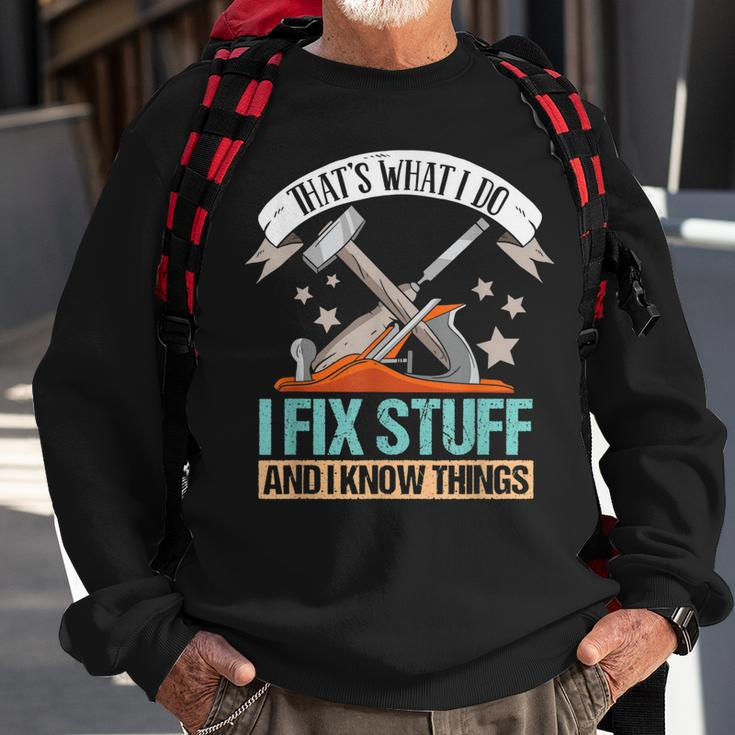 Thats What I Do I Fix Stuff And I Know Things Carpenter Sweatshirt Gifts for Old Men