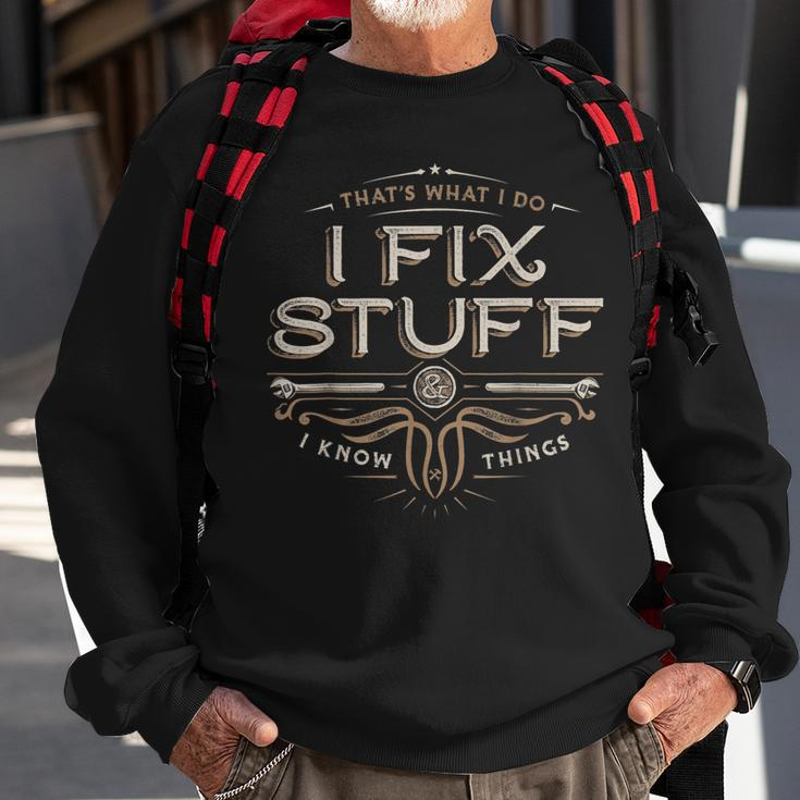 Thats What I Do I Fix Stuff And I Know Things Funny Saying Sweatshirt Gifts for Old Men