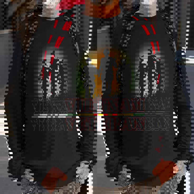Vietnam Veteran Us FlagGift | Vietnam War Vet Sweatshirt Gifts for Old Men