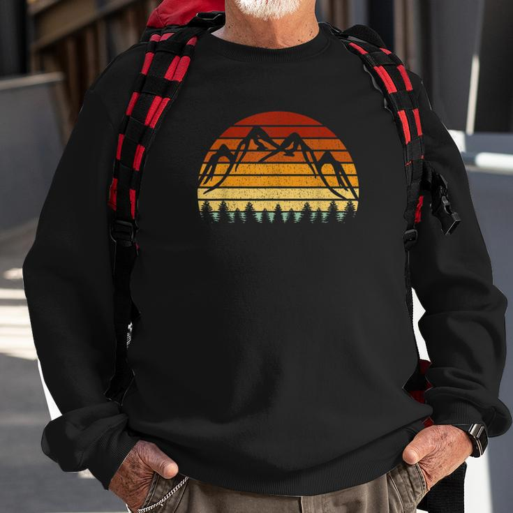 Wander Vintage Sun Mountains For Mountaineers And Hikers V2 Sweatshirt Geschenke für alte Männer
