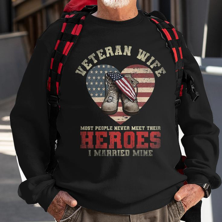 Womens Ki Proud Veteran Wife Gift Us Flag Sunflower Veteran Boots Men Women Sweatshirt Graphic Print Unisex Gifts for Old Men