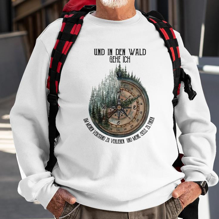 Camping Und In Den Wald Gehe Ich V2 Sweatshirt Geschenke für alte Männer