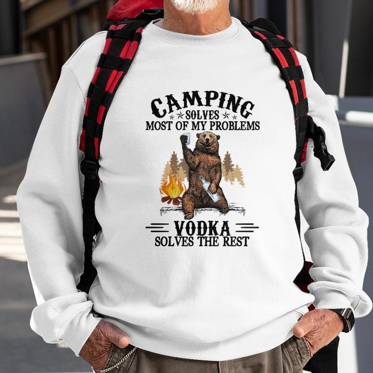 Camping und Vodka Bären-Lagerfeuer Sweatshirt, Lustiger Spruch Tee Geschenke für alte Männer