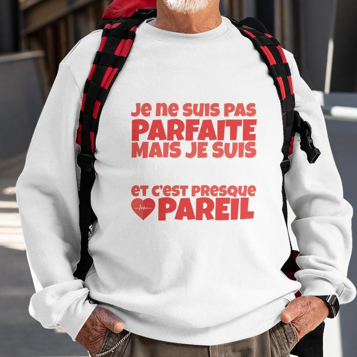 Französisches Slogan-Sweatshirt Je ne suis pas parfaite in Weiß, Stilvoll & Einzigartig Geschenke für alte Männer