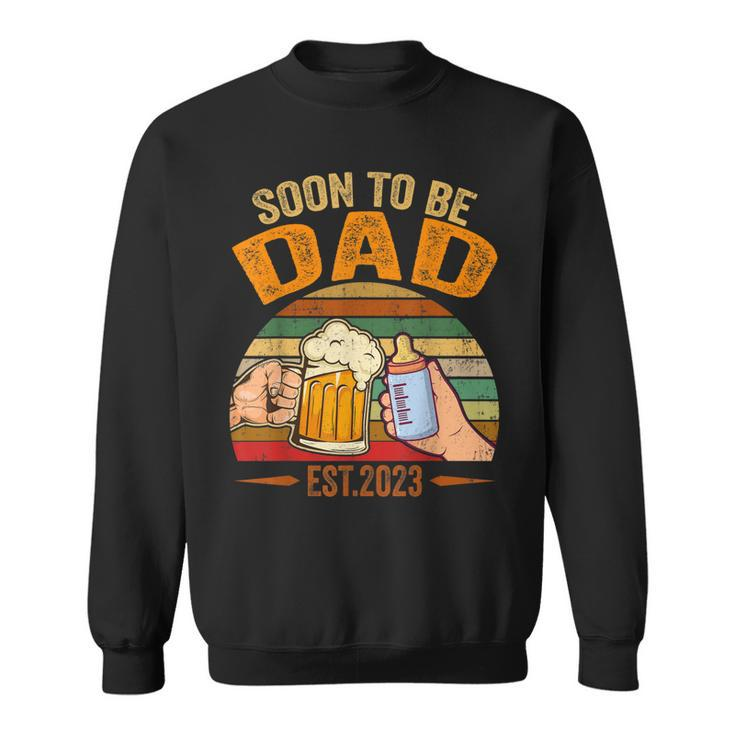 Mens Soon To Be Dad Est 2023 Fathers Day New Dad Vintage Mens  Sweatshirt