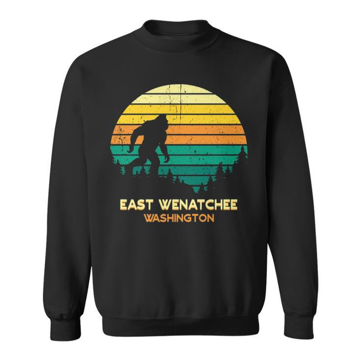 Retro East Wenatchee Washington Big Foot Souvenir V2 Sweatshirt