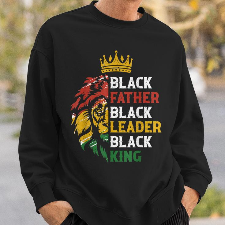 Black Father Black Leader Black King Junenth Lion Dad Gift For Mens Sweatshirt Gifts for Him