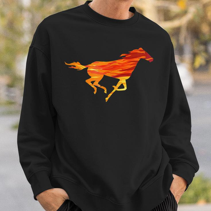 Flammen-Pferd Grafik Sweatshirt in Schwarz, Feuriges Design für Reiter Geschenke für Ihn