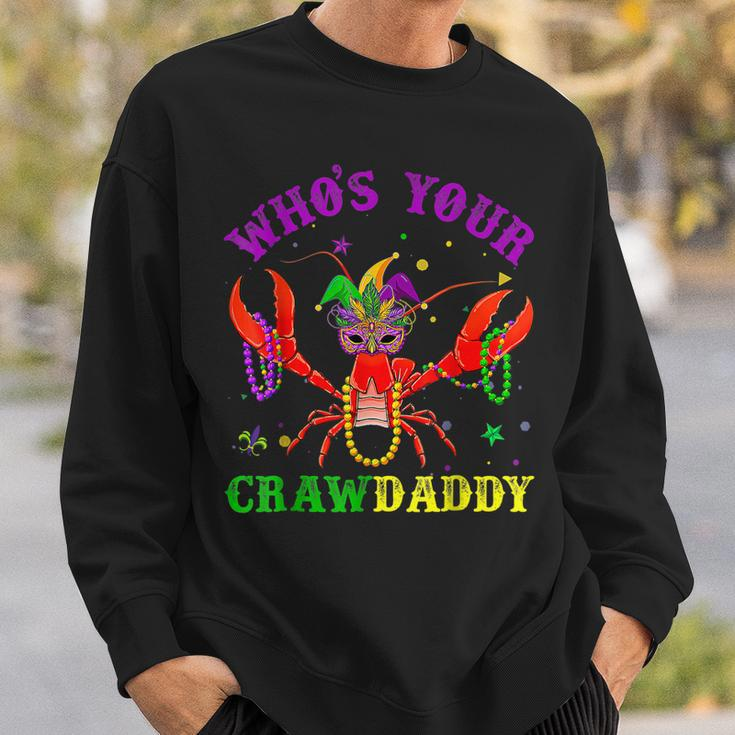 Funny Mardi Gras Whos Your Crawfish Daddy & New Orleans Sweatshirt Gifts for Him