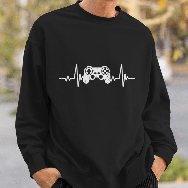 Gamer Heartbeat Video Game Controller Gaming Vintage Retro Sweatshirt Gifts for Him