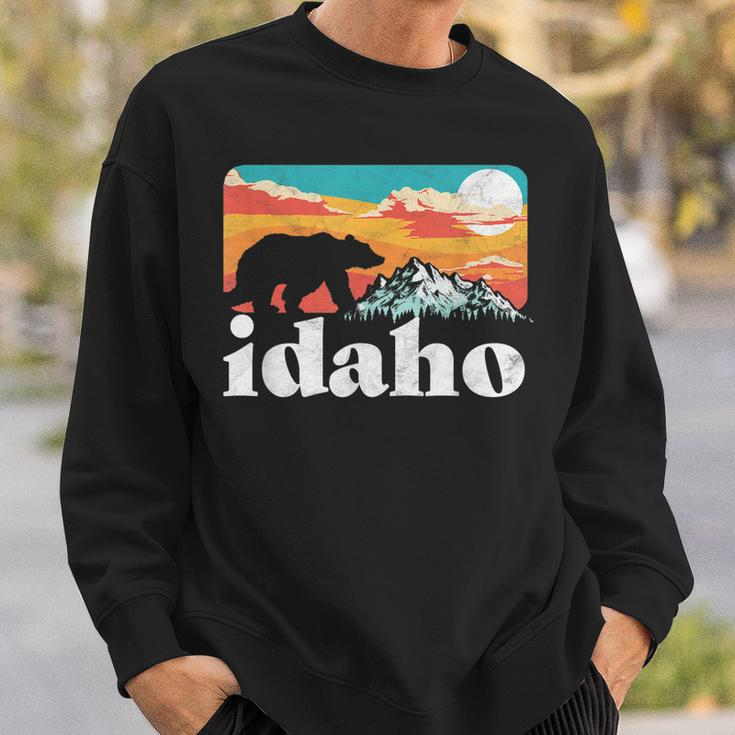 Idaho Retro Bear & Mountain Vintage 80S Graphic Sweatshirt Gifts for Him