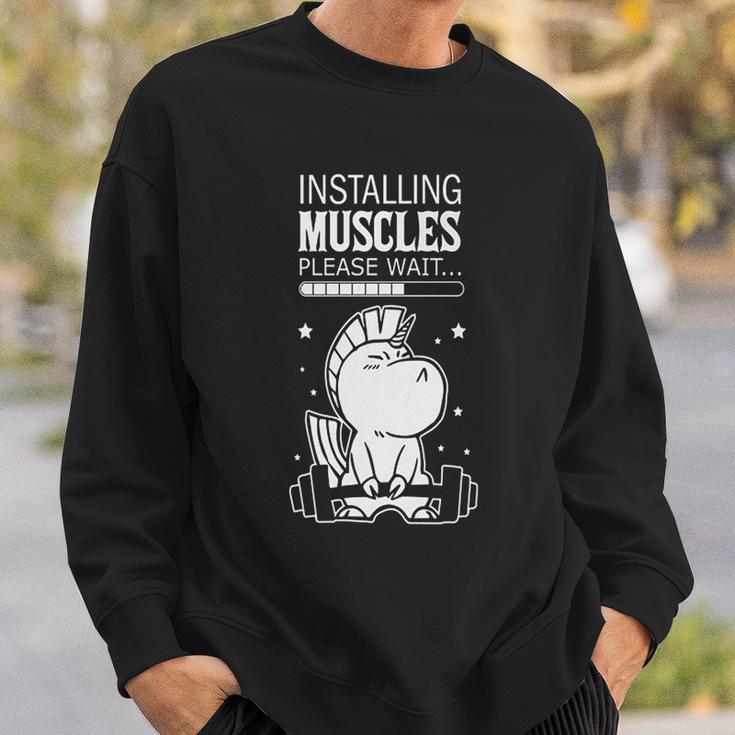 Installing Muscles Please Wait Sweatshirt Geschenke für Ihn