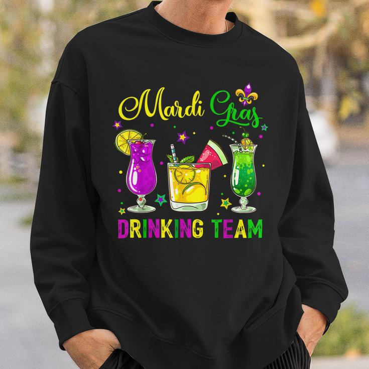 Mardi Gras Drinking Team Carnival Fat Tuesday Lime Cocktail Sweatshirt Gifts for Him