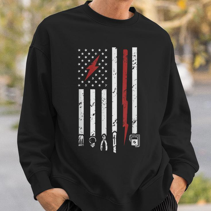 Mens American Electritian Usa Flag Patriot Handyman Dad Birthday Sweatshirt Gifts for Him