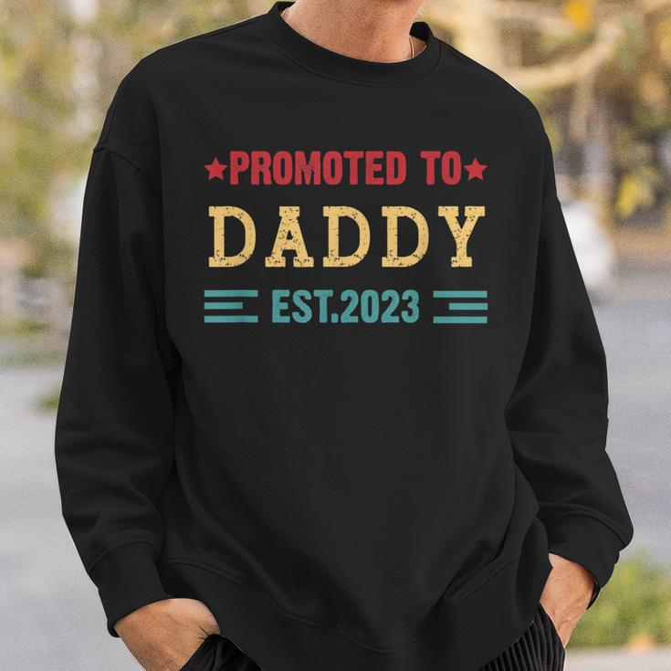 Mens Promoted To Daddy 2023 New Dad Fathers Day Baby Daddy Sweatshirt Gifts for Him