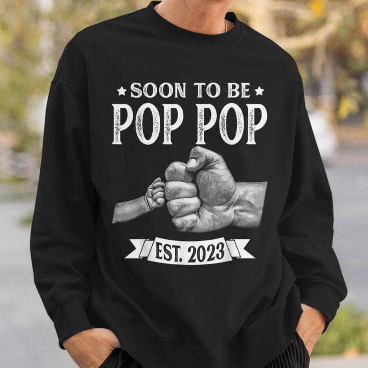 Mens Soon To Be Pop Pop Est2023 Retro Fathers Day New Dad Sweatshirt Gifts for Him