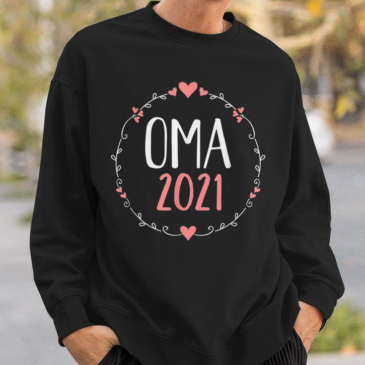 Oma 2021 Sweatshirt Schwarz mit Herzen & Kranz-Design, Geschenk für Großmütter Geschenke für Ihn