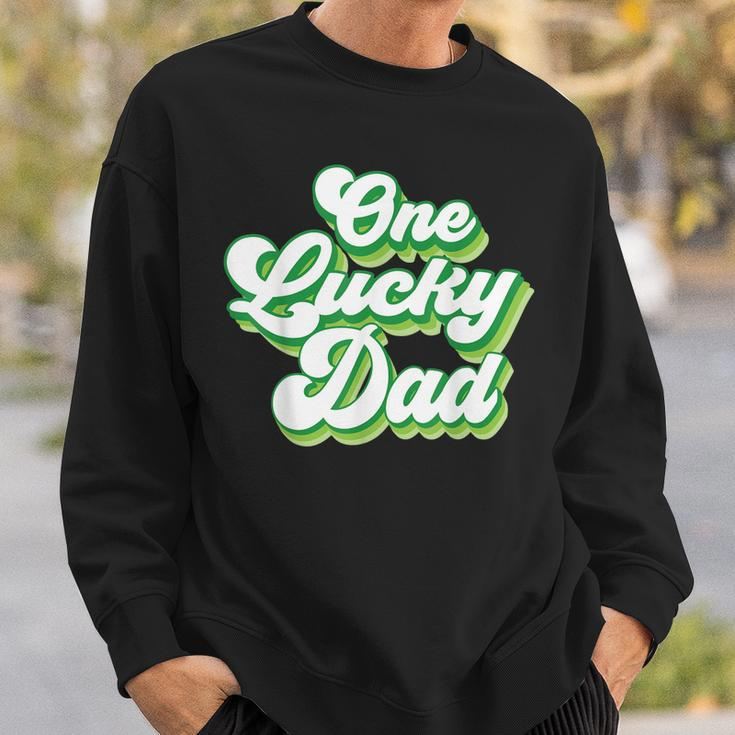 One Lucky Dad Retro Vintage St Patricks Day Sweatshirt Gifts for Him