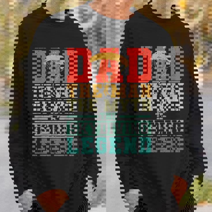Papa Fallschirmspringen Sweatshirt: Der Mann, Mythos, Legende, Skydiver Geschenke für Ihn