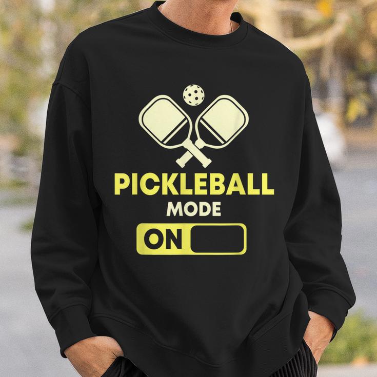 Pickleball Modus Ein Pickleball Schläger Und Ball Sweatshirt Geschenke für Ihn