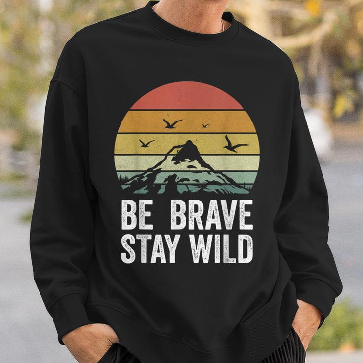 Retro Be Brave Stay Wild Vintage Outdoors Adventure Sweatshirt Gifts for Him