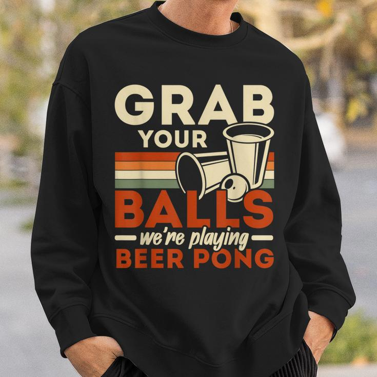 Schnapp Dir Deine Eier Wir Spielen Beer Pong Beer Drinker V2 Sweatshirt Geschenke für Ihn