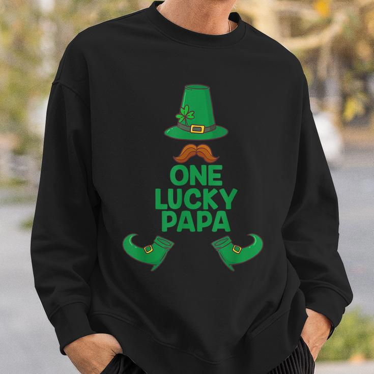 St Paddys Day One Lucky Papa Fathers Day Saint Patricks Sweatshirt Gifts for Him