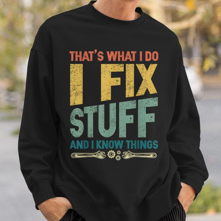 Thats What I Do I Fix Stuff And I Know Things Vintage Funny Sweatshirt Gifts for Him